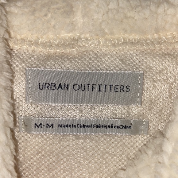 Fluffy white cropped sweatshirt - Picture 3 of 3